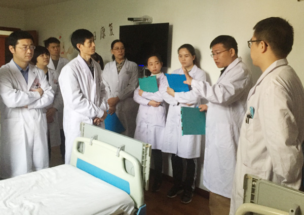 �����ż�ʵ��갺�����ڸ��д����ϻ���