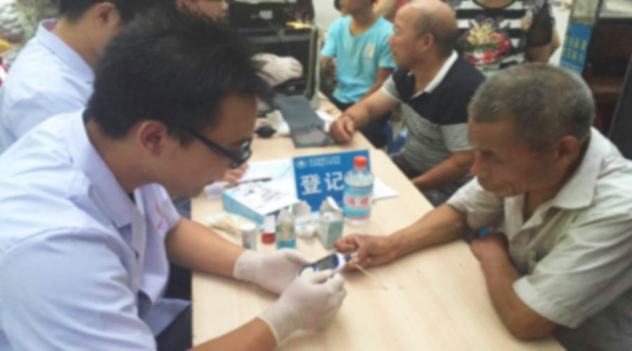 中大义诊让居民在行走中更亲近