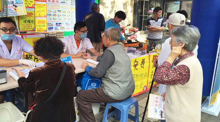 为居民献上最切实的关爱——西安中大义诊进行时