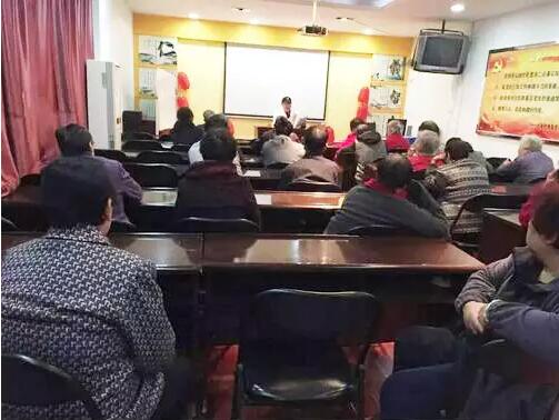 中大医院与群策巷社区携手,开展知识讲座健康义诊