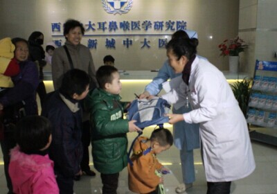 【三秦都市报】爱心义诊活动感动市民