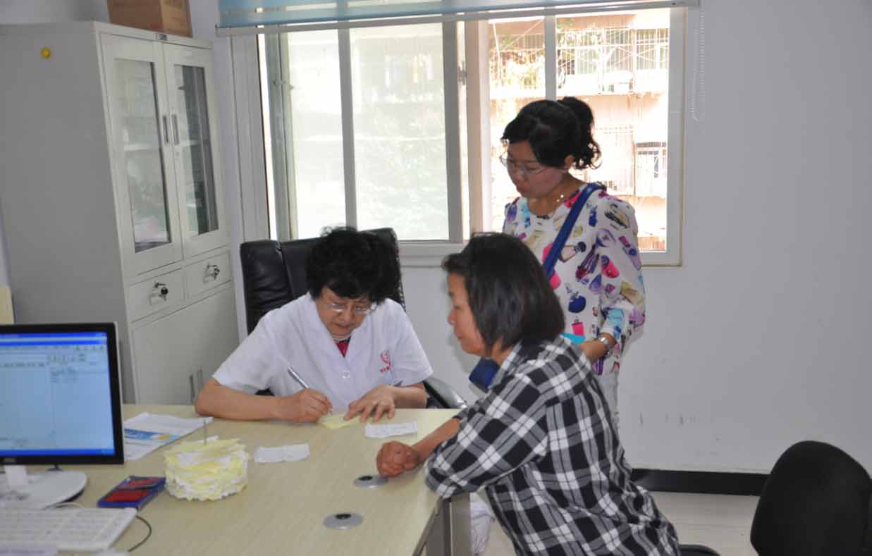 关注弱势群体378位听障患者中大受益