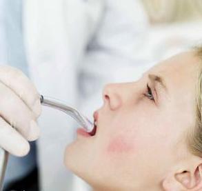 声带息肉手术用哪种技术安全?