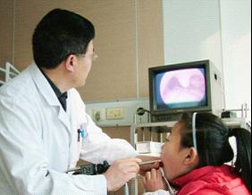 光导纤维喉镜技术打破传统 专业治疗声带小结